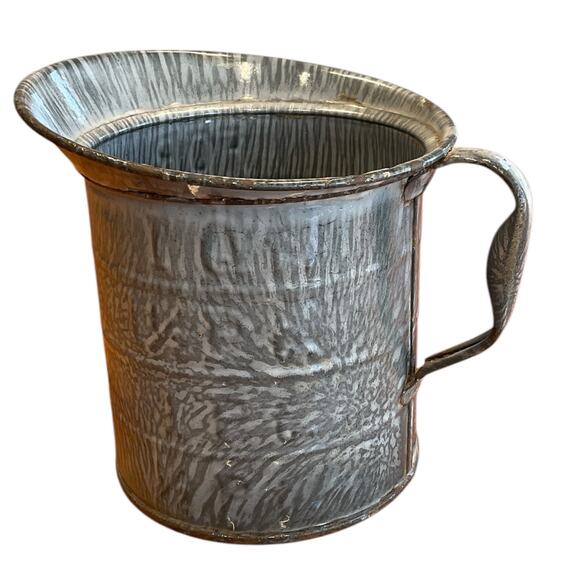 1 Quart Gray Measuring Pitcher Graniteware Mottled Enamel Bulbous Handle Rustic - Picture 1 of 8